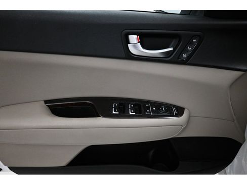 Used 2018 Kia Optima EX w/ Premium Package FWD image 10