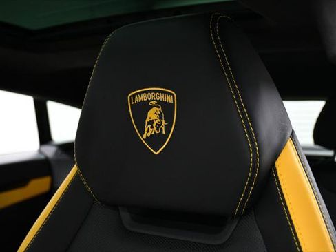 Used 2025 Lamborghini Urus SE AWD/4WD image 42