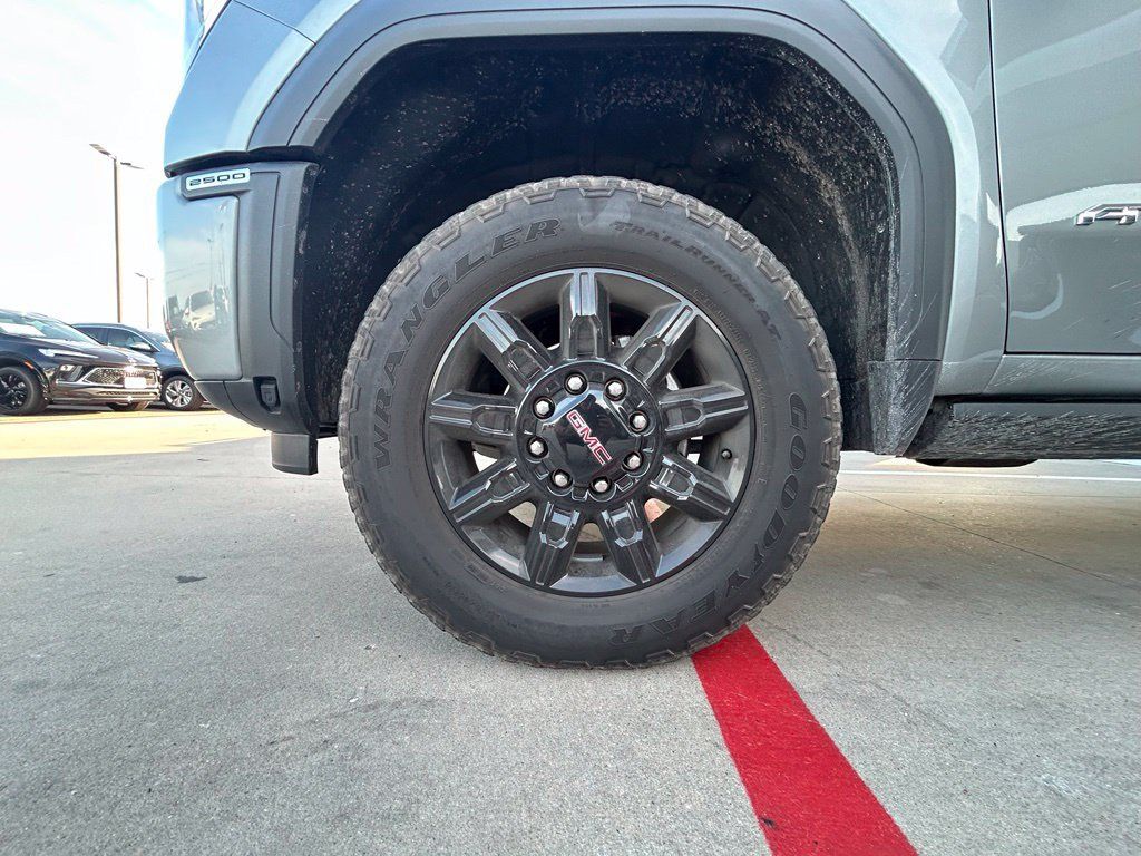 Used 2025 GMC Sierra 2500 AT4 w/ AT4 Premium Plus Package AWD/4WD image 6