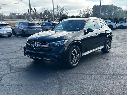 Certified 2025 Mercedes-Benz GLC 300 image 3