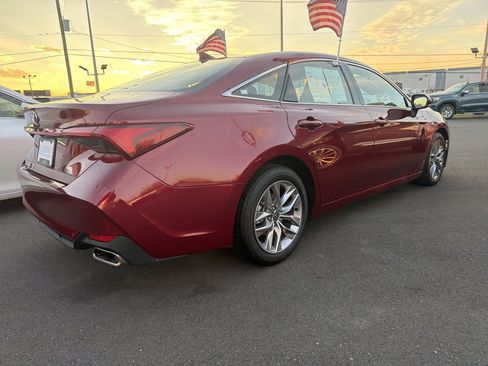 Used 2020 Toyota Avalon XLE image 5