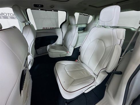 Used 2020 Chrysler Pacifica Limited image 25