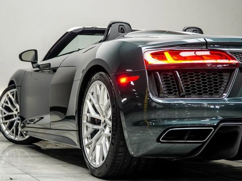 Used 2017 Audi R8 V10 w/ Carbon Exterior Package AWD/4WD image 24