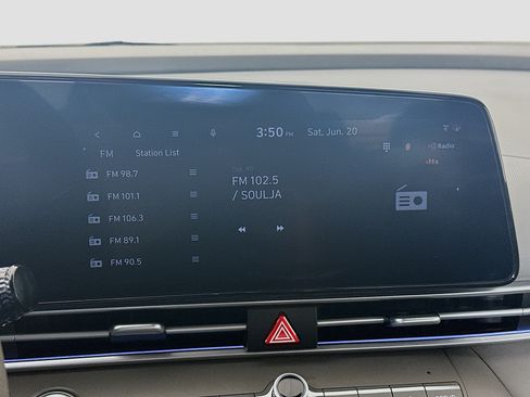 Used 2024 Hyundai Elantra SEL FWD image 21