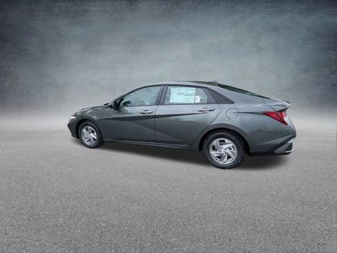 Certified 2025 Hyundai Elantra SE FWD image 17
