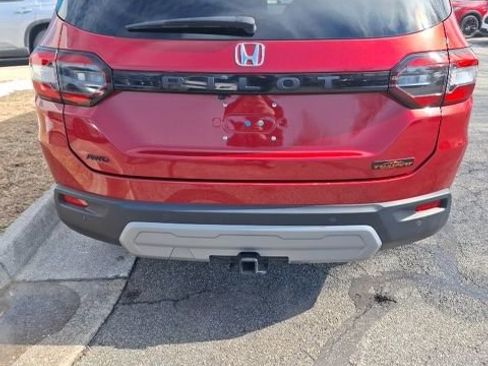 Used 2023 Honda Pilot TrailSport image 5