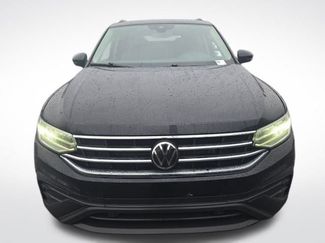 Used 2022 Volkswagen Tiguan SE w/ Panoramic Sunroof Package video 2
