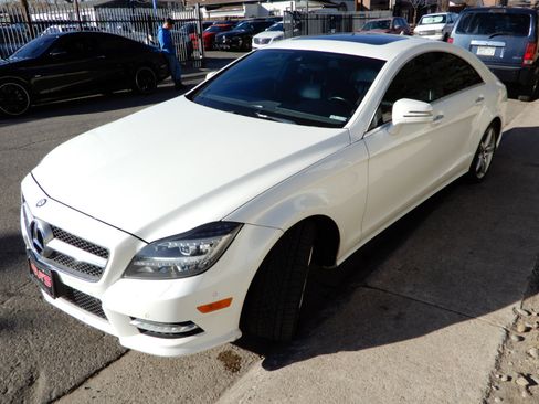 Used 2014 Mercedes-Benz CLS 550 4dr Sdn CLS 550 4MATIC w/ Premium 1 Package image 8