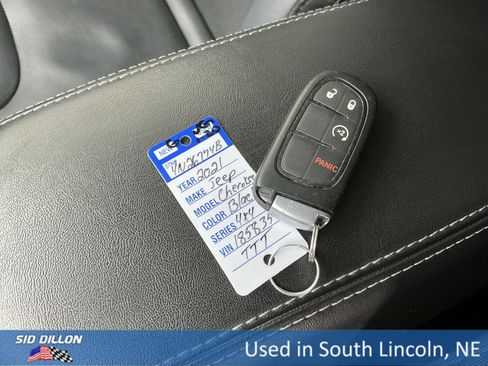 Used 2021 Jeep Cherokee Latitude Lux w/ Mopar Interior Package image 8