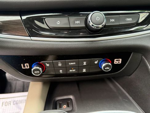 Used 2019 Buick Enclave Essence AWD/4WD image 14