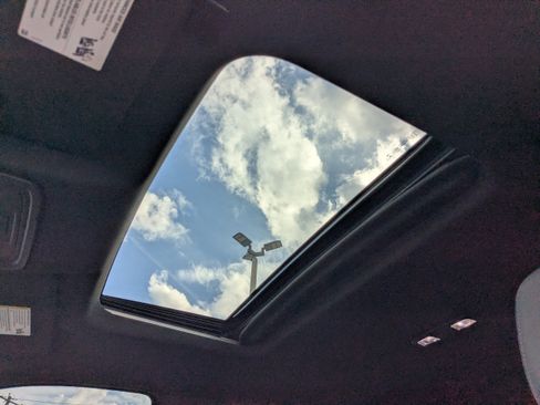 Used 2021 Chevrolet Silverado 1500 High Country image 21