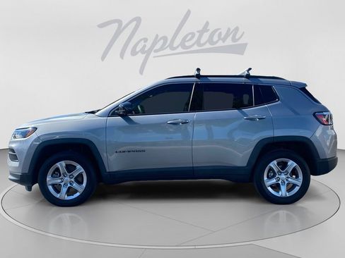 Used 2024 Jeep Compass Latitude w/ Convenience Group AWD/4WD image 2