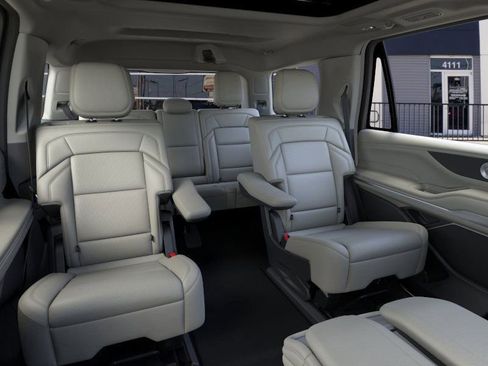 New 2026 Lincoln Navigator Reserve AWD/4WD image 11