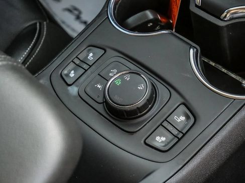 Used 2024 GMC Terrain SLT AWD/4WD image 43