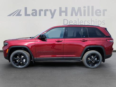 New 2025 Jeep Grand Cherokee Limited w/ Black Appearance Package image 2
