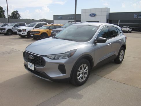 Used 2024 Ford Escape Active AWD/4WD image 3