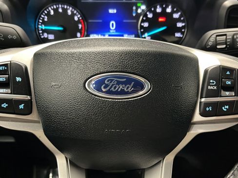 Used 2024 Ford Explorer XLT AWD/4WD image 15