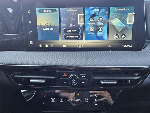 New 2026 Nissan Kicks SR image 13