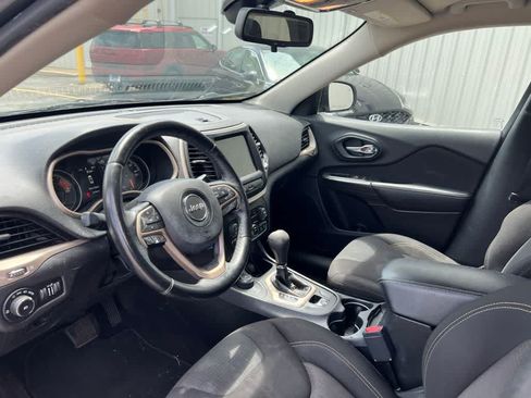 Used 2017 Jeep Cherokee Latitude w/ Safety/Convenience Group AWD/4WD image 8