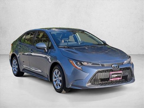 Used 2022 Toyota Corolla LE image 3