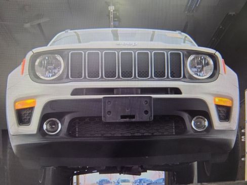 Used 2019 Jeep Renegade Latitude w/ Cold Weather Group image 14