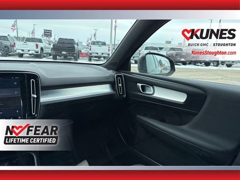 Used 2024 Volvo XC40 B5 Core AWD/4WD image 41