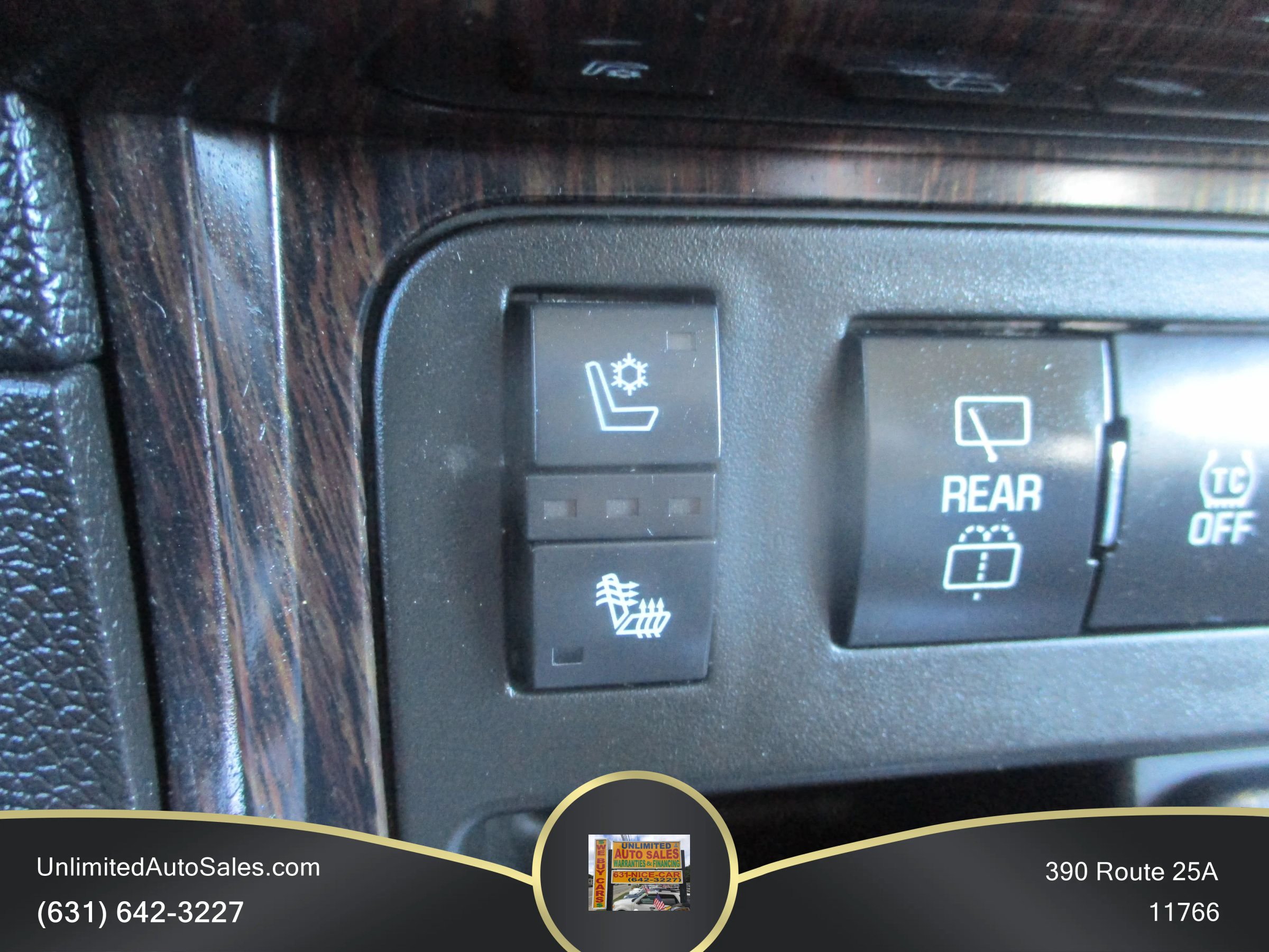 Used 2016 Chevrolet Traverse LTZ w/ LPO, 'HIT The Road' Package AWD/4WD image 9