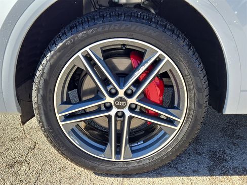 Used 2025 Audi Q5 e Premium Plus w/ Premium Plus Package image 11