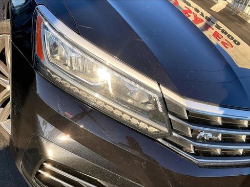 Used 2018 Volkswagen Passat 2.0T R-Line image 29