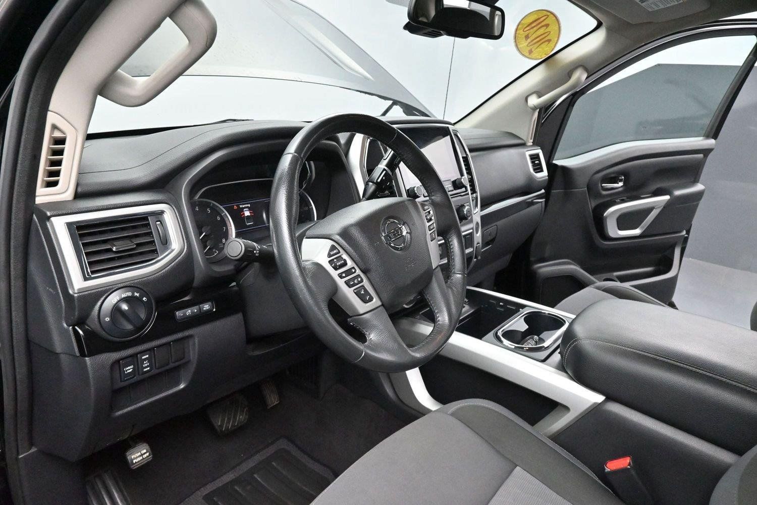 Used 2020 Nissan Titan SV w/ SV Convenience Package AWD/4WD image 14