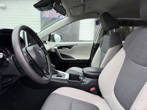 Used 2023 Toyota RAV4 XLE image 16