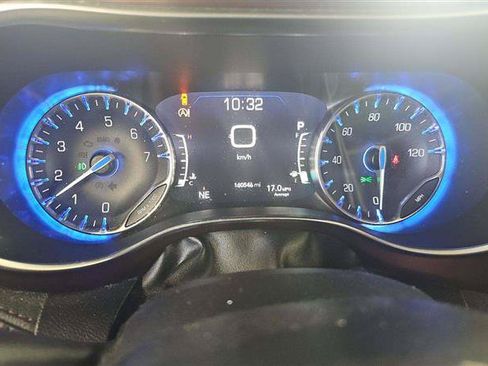 Used 2020 Chrysler Pacifica Limited FWD image 19