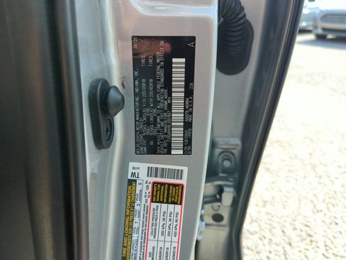 Used 2020 Toyota Highlander XLE FWD image 43
