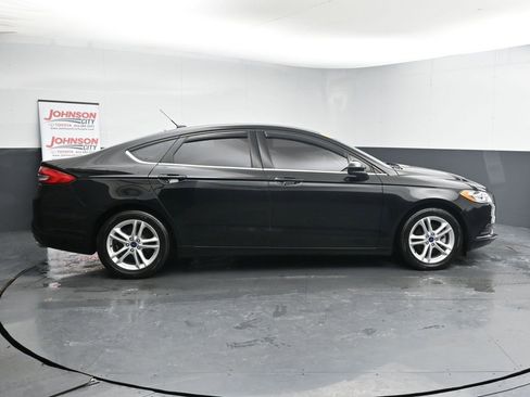 Used 2018 Ford Fusion SE w/ Fusion SE Technology Package image 9