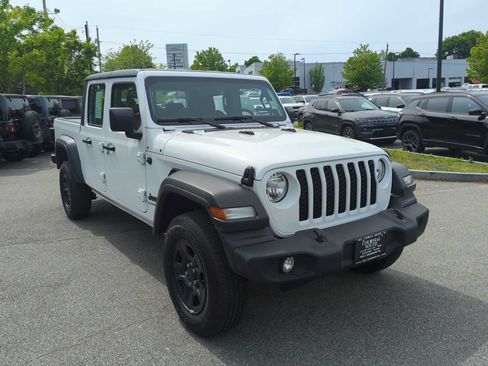 Used 2022 Jeep Gladiator Sport w/ Trailer Tow Package AWD/4WD image 8