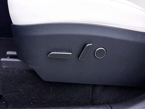 Used 2023 Tesla Model Y Performance image 19