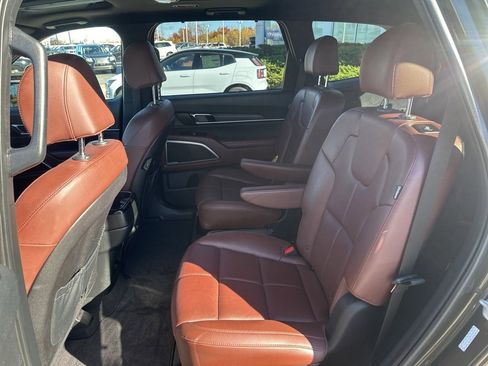 Used 2024 Kia Telluride EX w/ EX Captain's Chair Package image 41