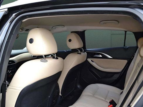 Used 2017 INFINITI QX30 image 19