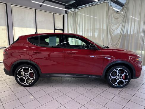 Used 2024 Alfa Romeo Tonale Veloce w/ Active Assist Package AWD/4WD image 3