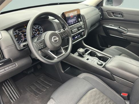 Used 2024 Nissan Pathfinder S AWD/4WD image 12