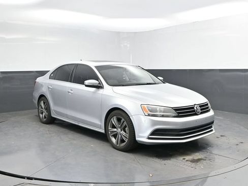 Used 2015 Volkswagen Jetta TDI SE FWD image 4