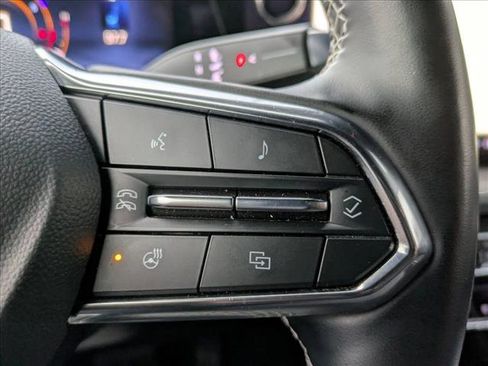 Used 2025 Chevrolet Traverse LT image 14