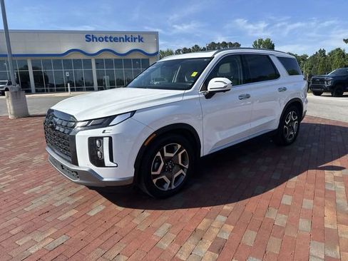 Used 2023 Hyundai Palisade SEL FWD image 4
