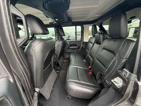 Used 2018 Jeep Wrangler Unlimited Sahara w/ Dual Top Group AWD/4WD image 25