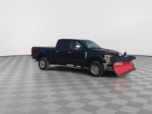 Used 2017 Ford F250 Lariat w/ Chrome Package image 43