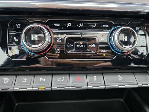 Used 2024 GMC Sierra 2500 Denali w/ Denali Reserve Package image 19