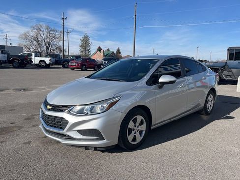 Used 2018 Chevrolet Cruze LS image 3