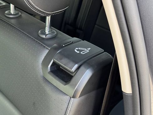 Used 2023 Volkswagen Atlas SE AWD/4WD image 14