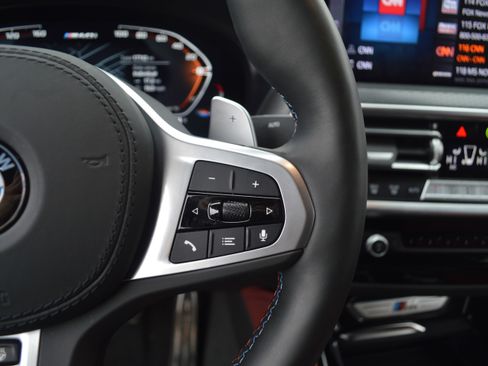 Certified 2025 BMW X4 M40i w/ Premium Package image 16