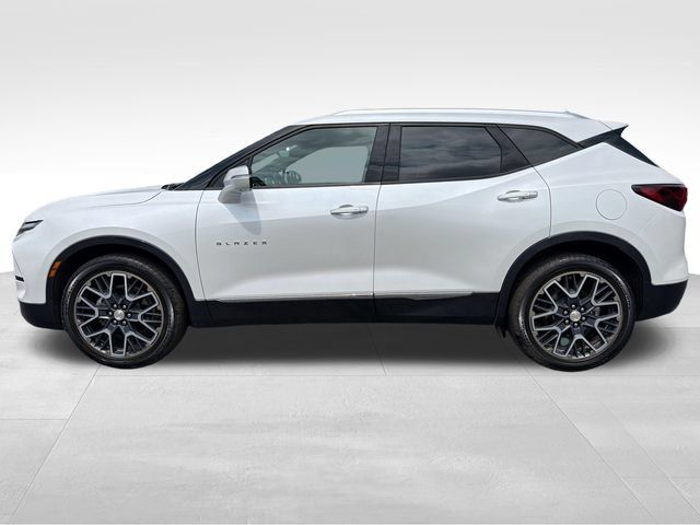 Used 2025 Chevrolet Blazer Premier w/ Driver Confidence II Package AWD/4WD image 2